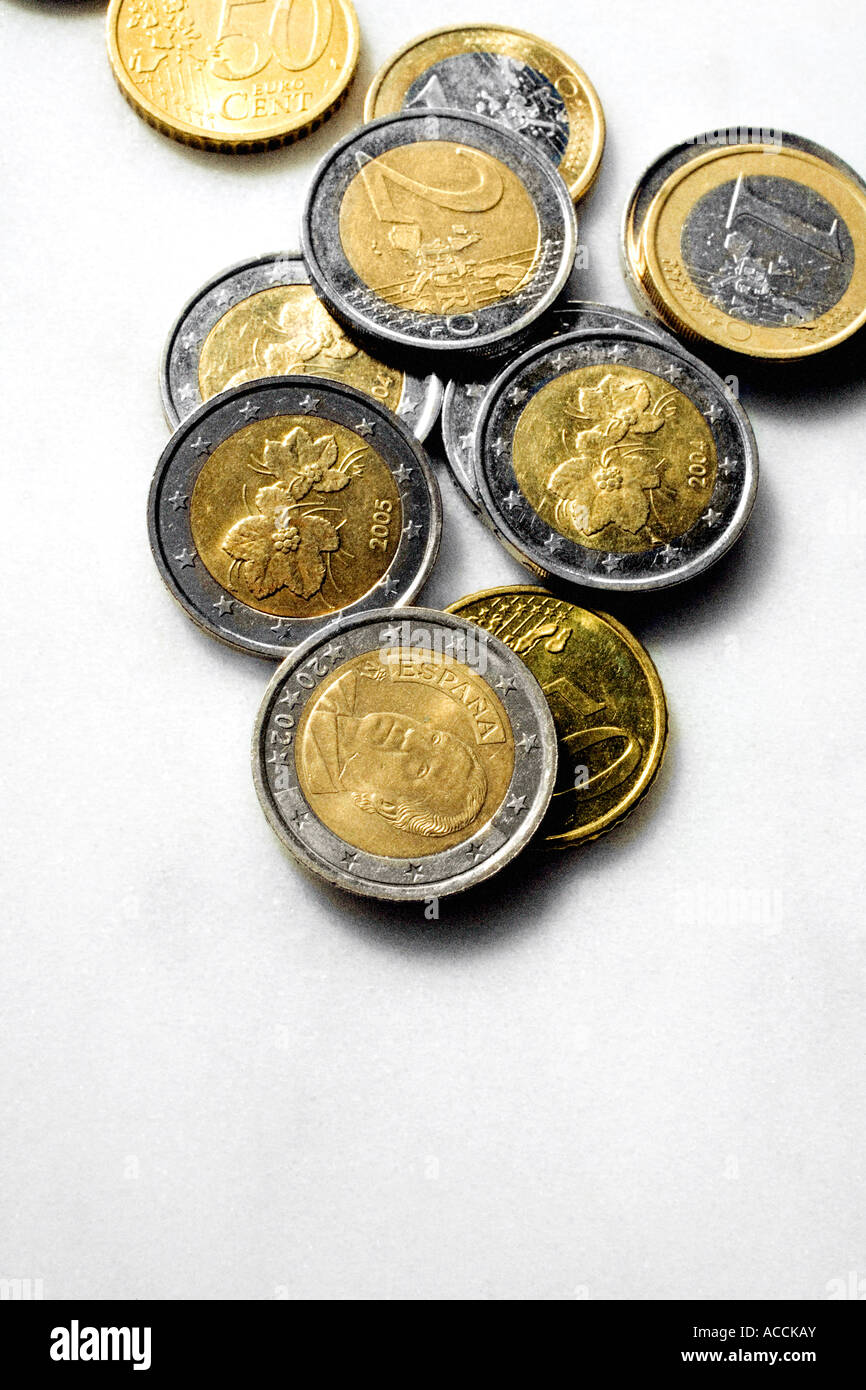 Pile of euro coins hi-res stock photography and images - Alamy