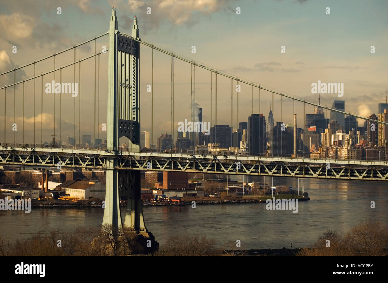 Bridge in new york hi-res stock photography and images - Alamy