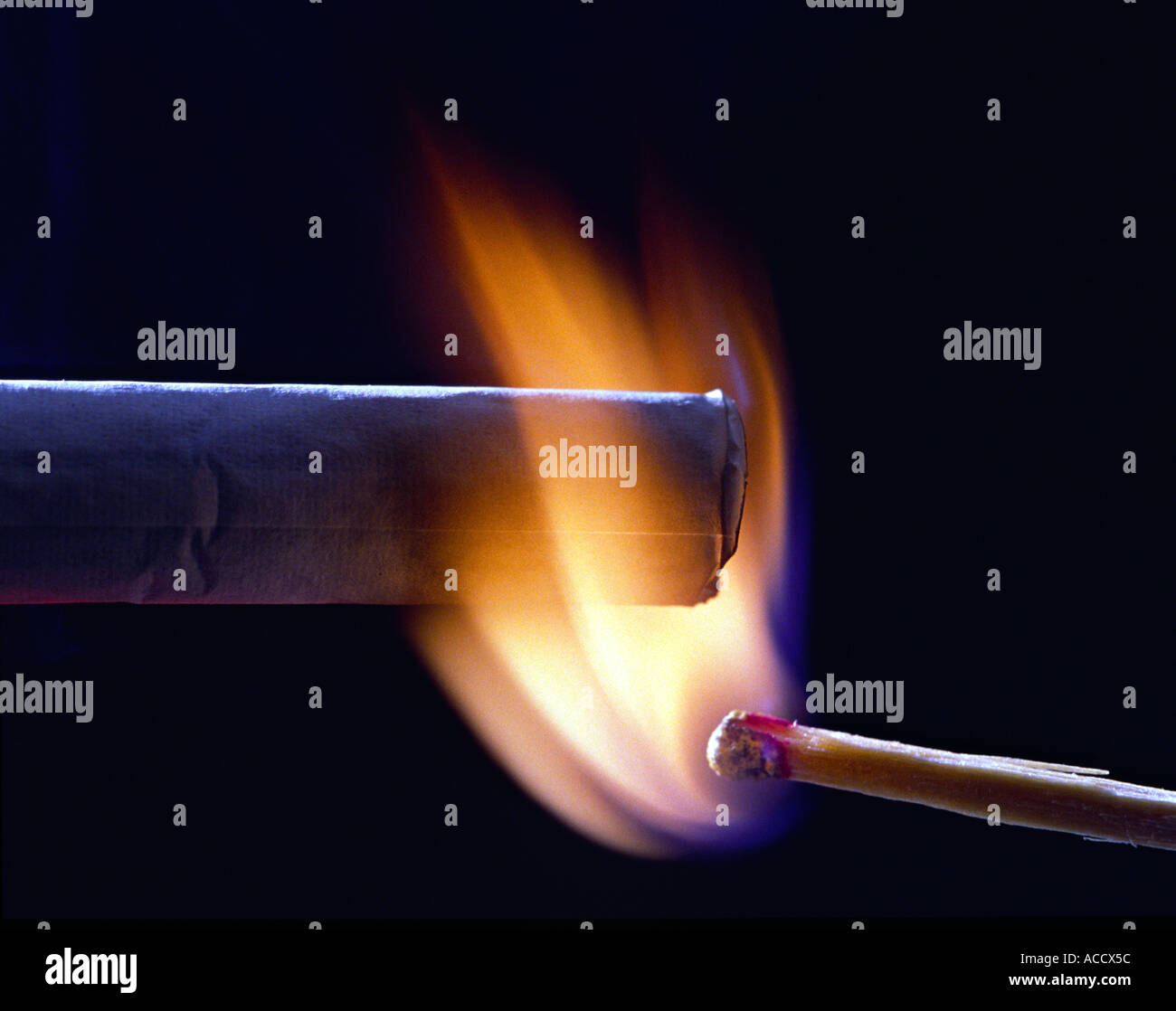 Lighting cigarette match hires stock photography and images Alamy