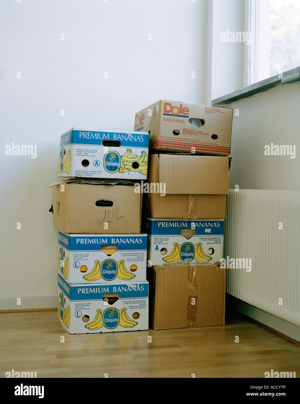 Boxes for moving day hi-res stock photography and images - Alamy