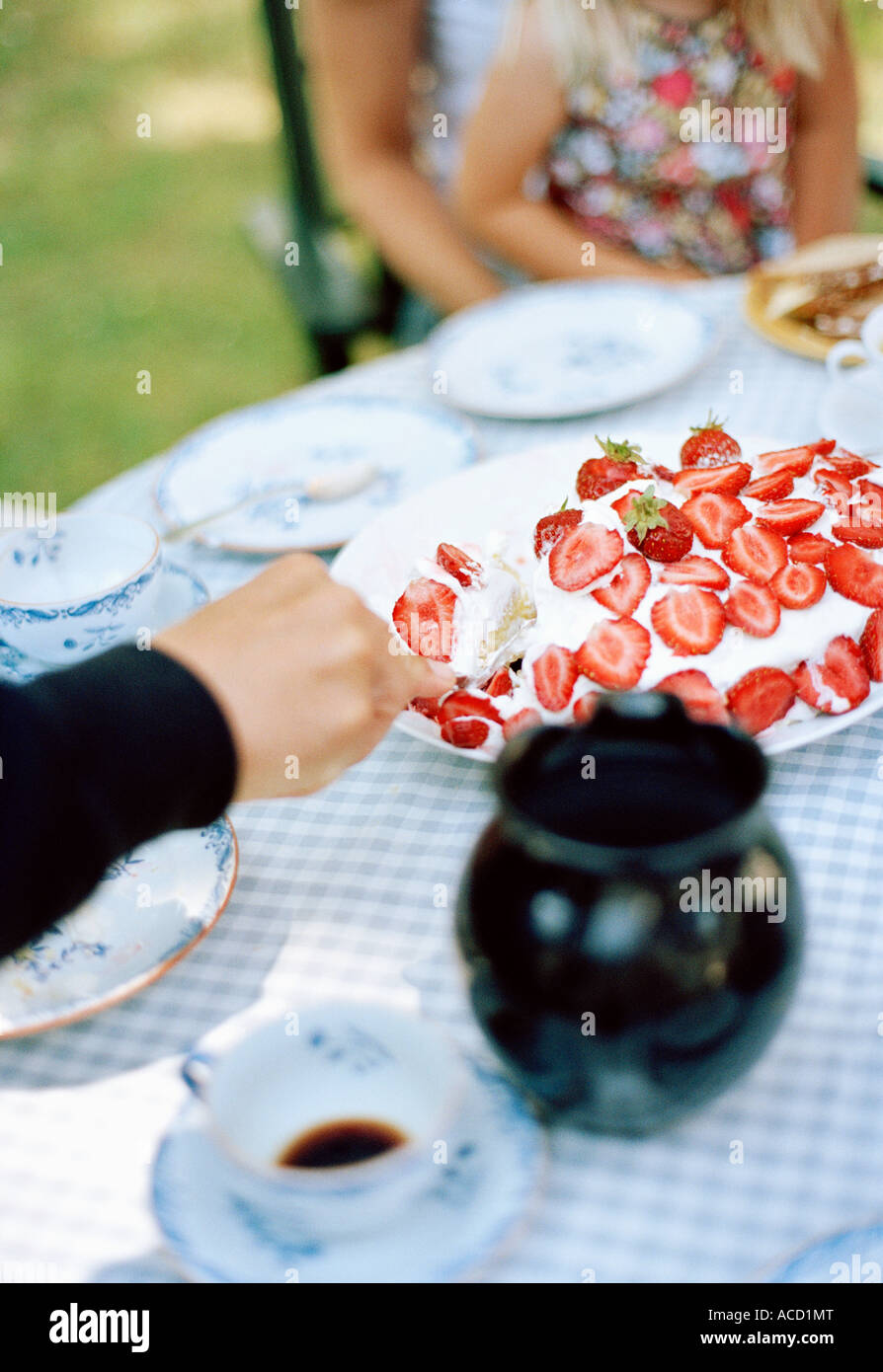 Strawberry cake hi-res stock photography and images - Alamy