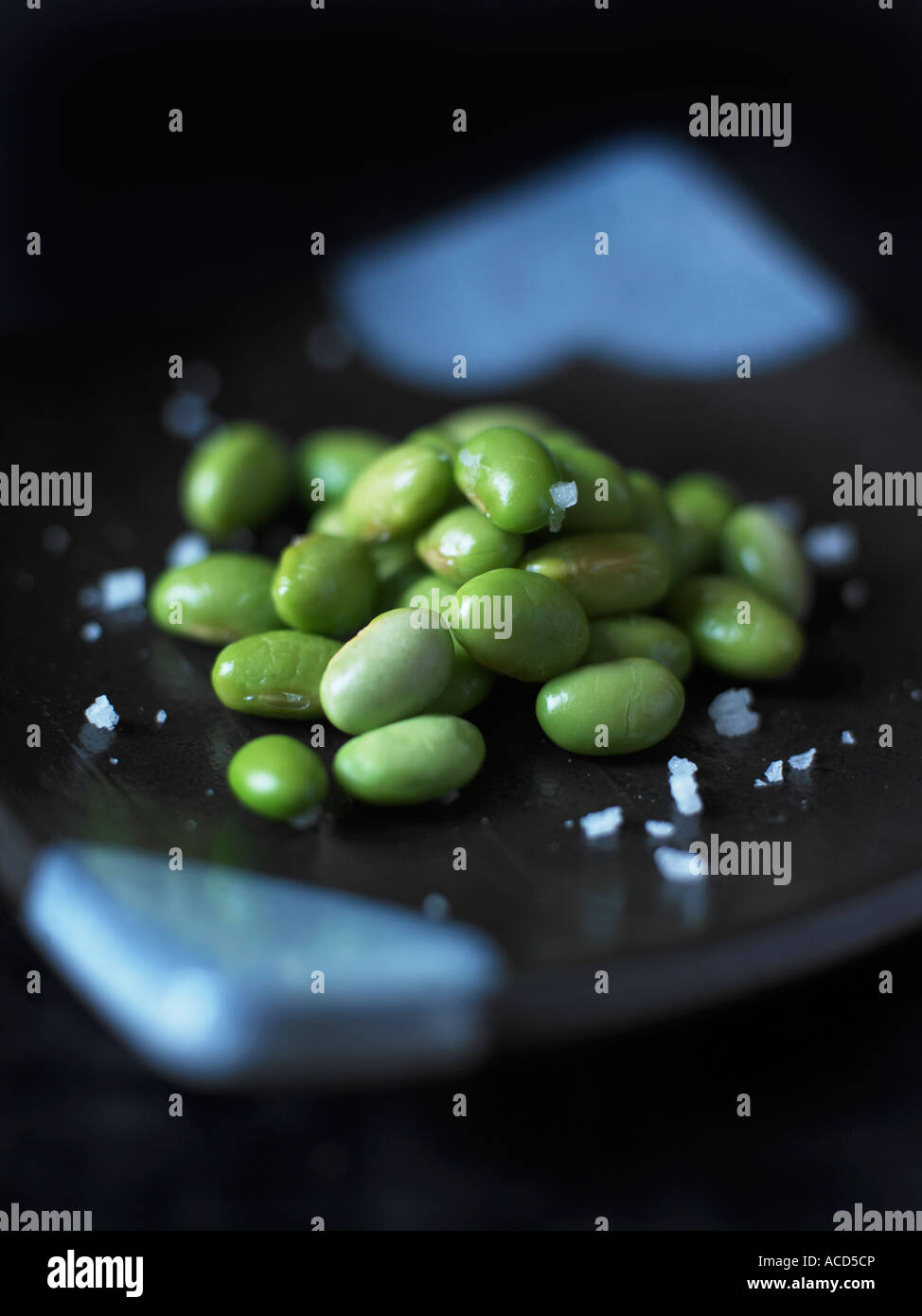 Green beans black plate hi-res stock photography and images - Alamy