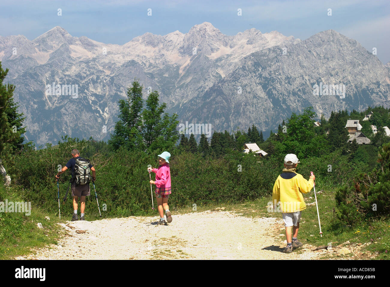 Wanderer im Almgebiet Velika planina in Steiner Alpen Oberkrain Slowenien Slovenia Stock Photo