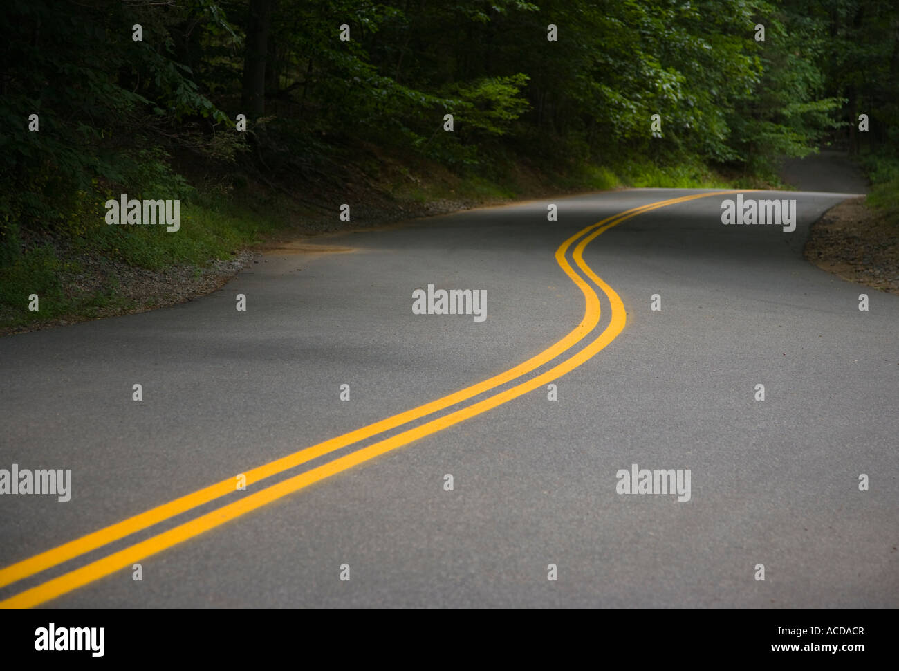 is-it-illegal-to-make-a-left-turn-over-a-double-yellow-line