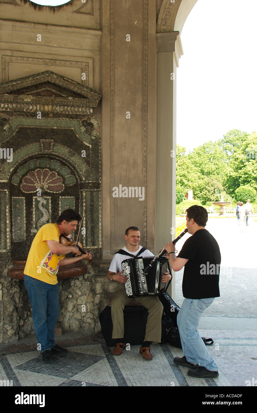 Musiker im Diana Tempel vom Hofgarten in München Bayern Munich Bavaria Stock Photo