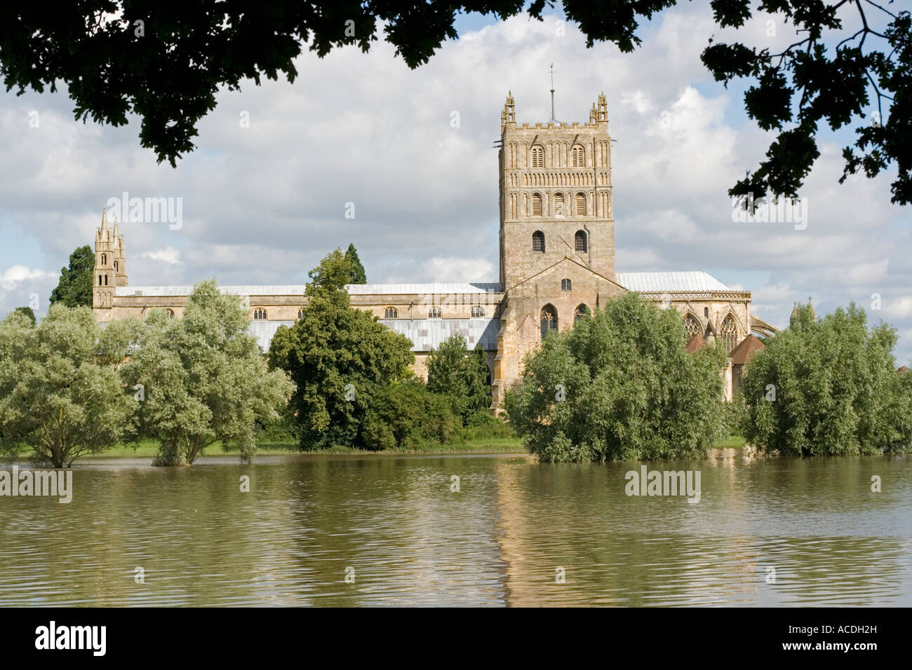Tewkesbury Abbey inundated by unprecedented flooding of the Rivers Severn and Avon July 2007 Gloucestershire UK Stock Photo