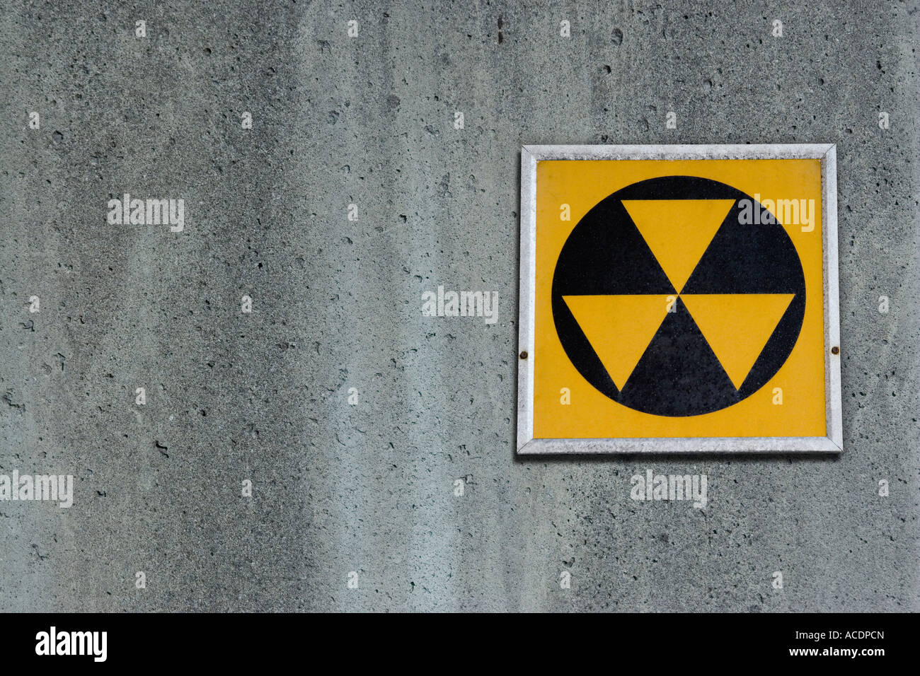 Radiation fallout shelter sign on concrete wall Stock Photo