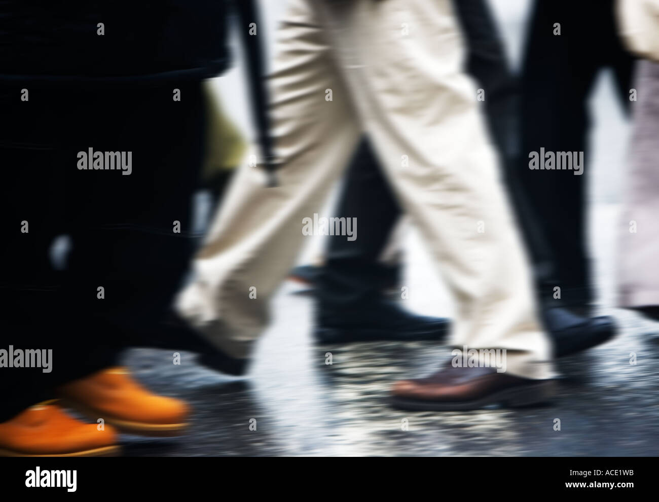 Blur crowd one person in focus hi-res stock photography and images - Alamy