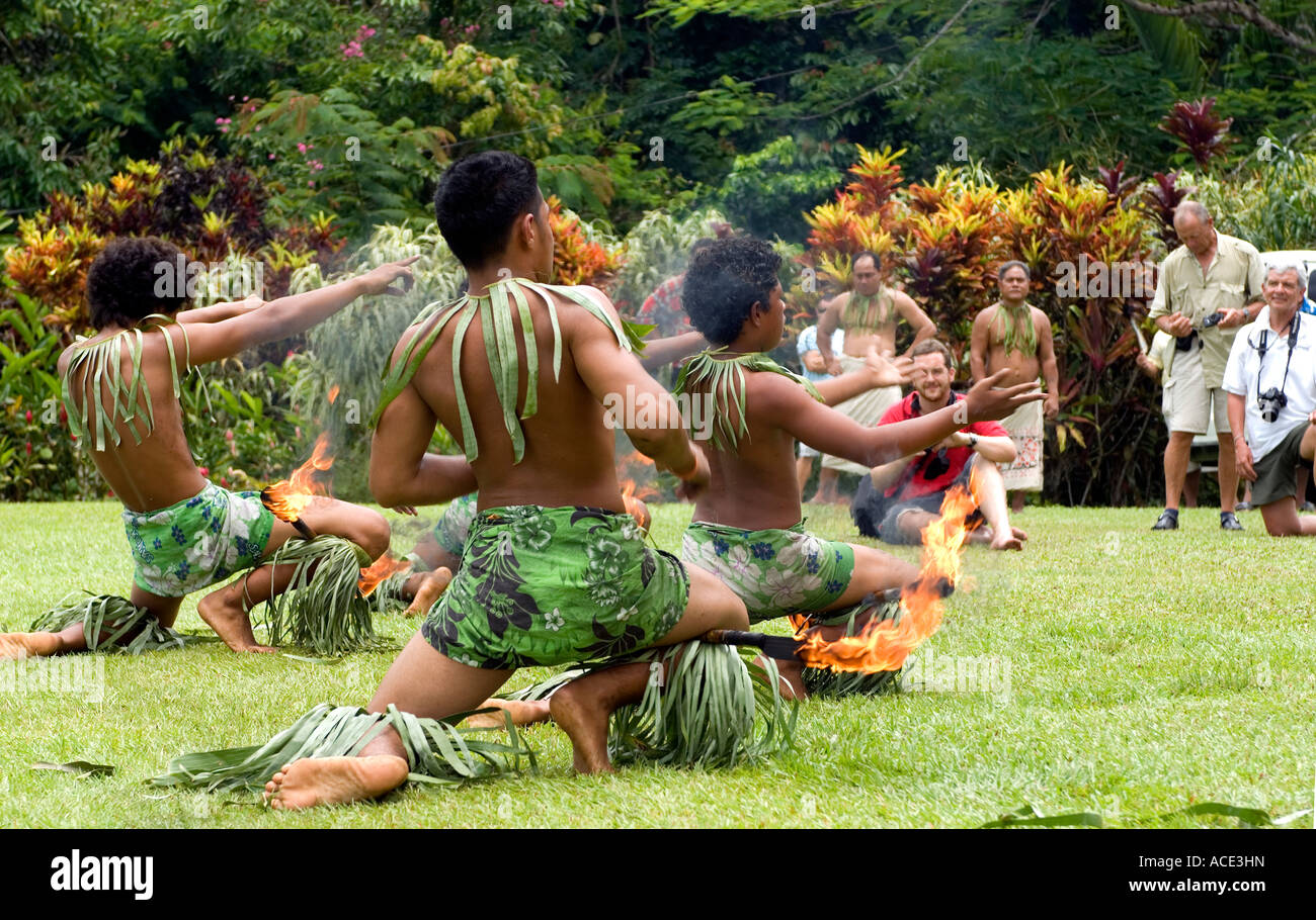 Dancers on Upolo Island Western Samoa polynesia south pacific Stock Photo