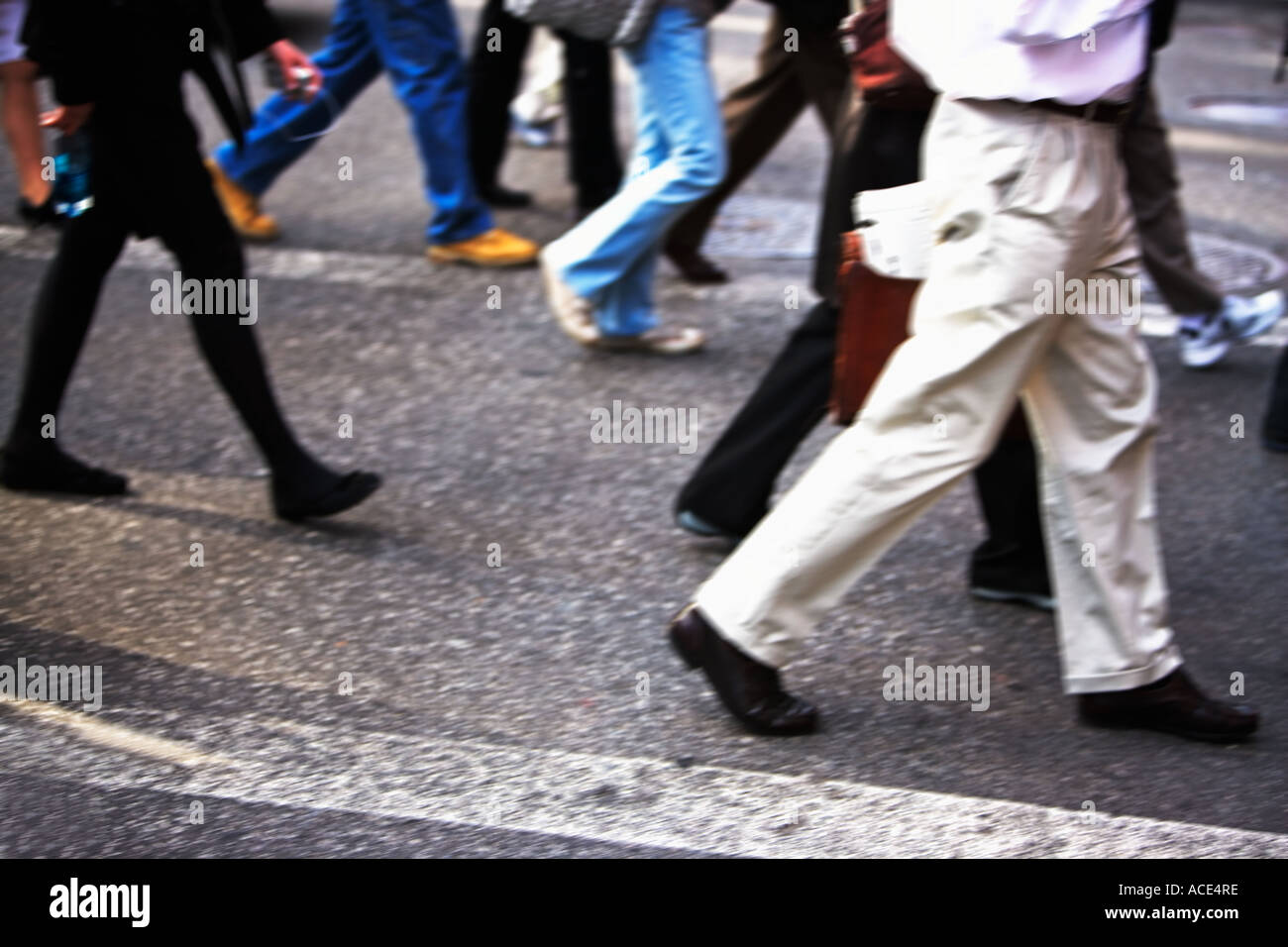 Blur crowd one person in focus hi-res stock photography and images - Alamy