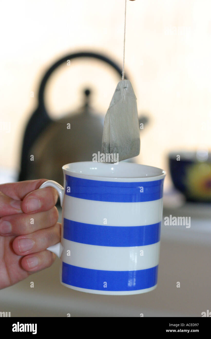 Pull tea hi-res stock photography and images - Alamy