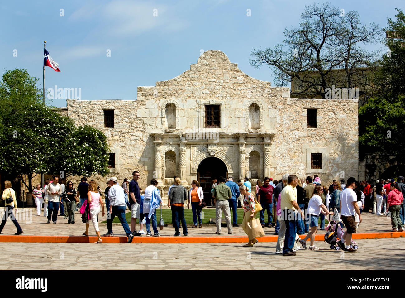 The alamo san antonio hi-res stock photography and images - Alamy