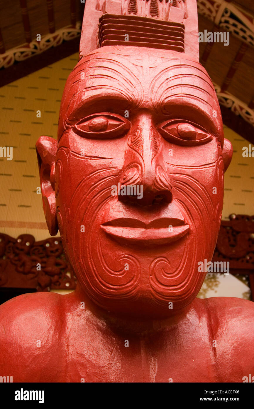 maori carving at entrance to maori meeting place waitangi north island new zealand Stock Photo