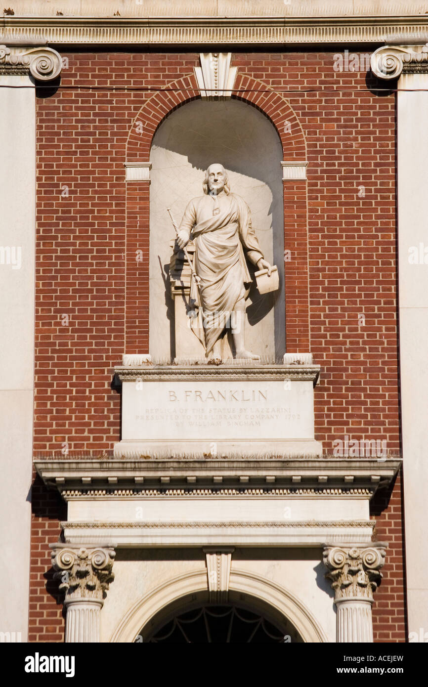 Statue of Benjamin Franklin, a founding father of the United States, on the front of Library Hall in historic Philadelphia. Stock Photo