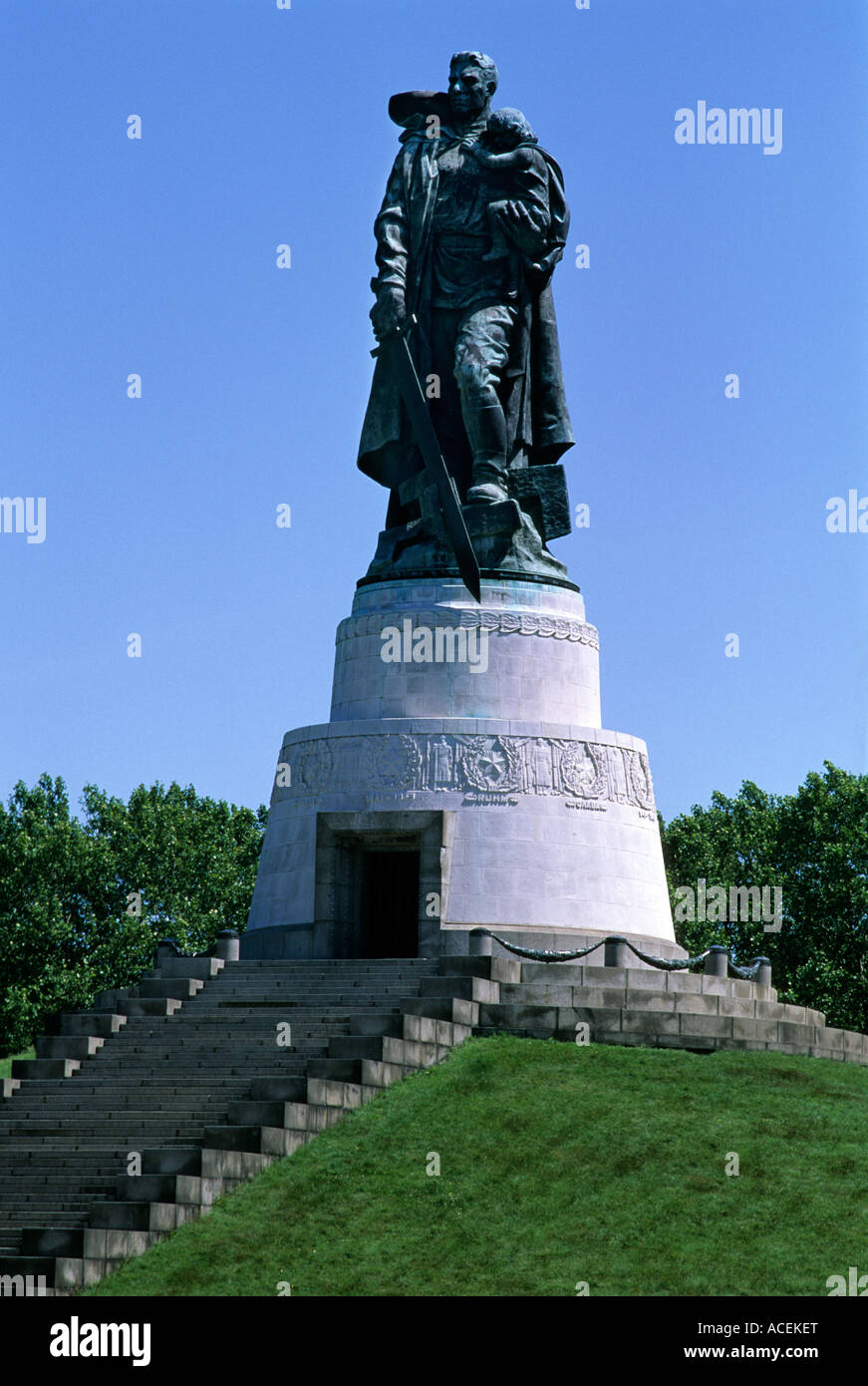 The memorial in Treptow to the soldiers of the Soviet Union who fell in the  battle for Berlin in 1945 Stock Photo - Alamy