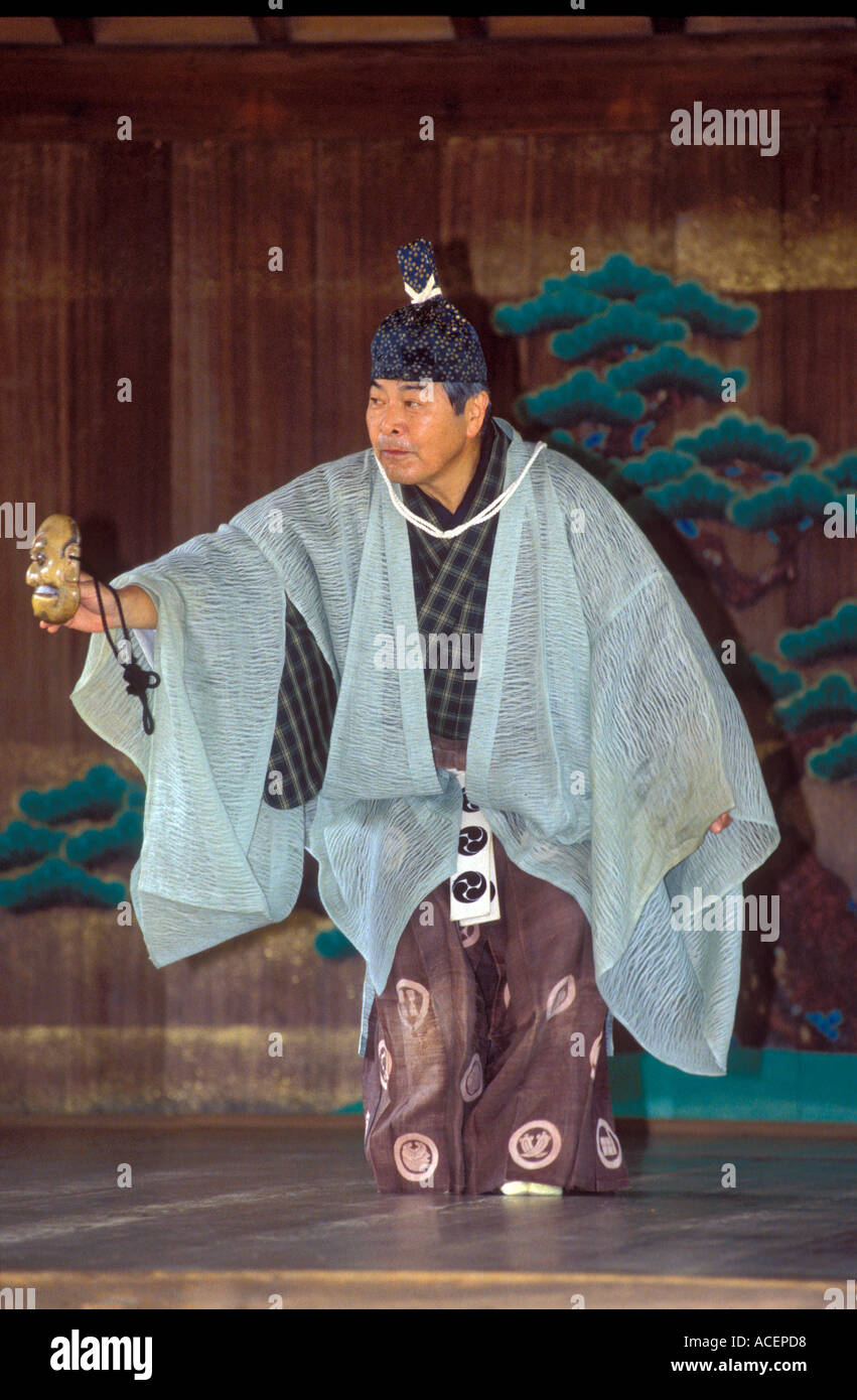 Noh costume hi-res stock photography and images - Alamy