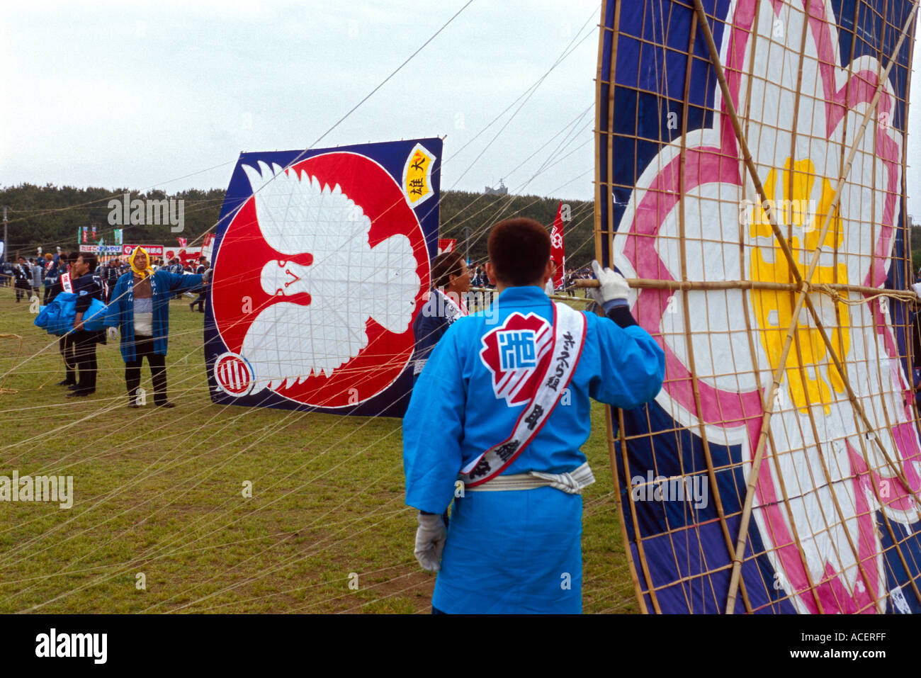 Team wearing costumes prepare their kite for flight and battle at Hamamatsu Giant Kite Festival Stock Photo