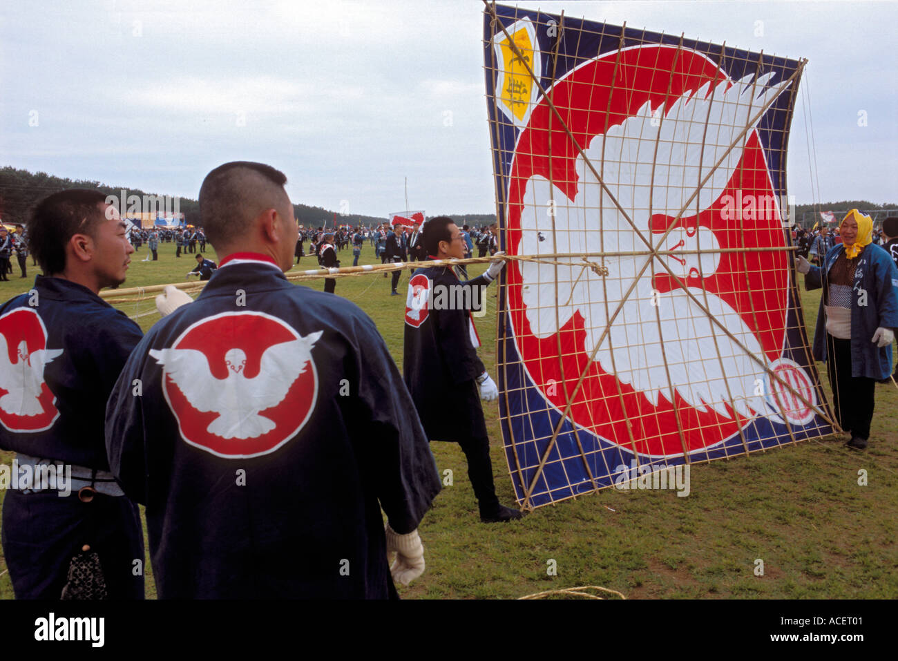 Team wearing costumes prepare their kite for flight and battle at Hamamatsu Giant Kite Festival Stock Photo