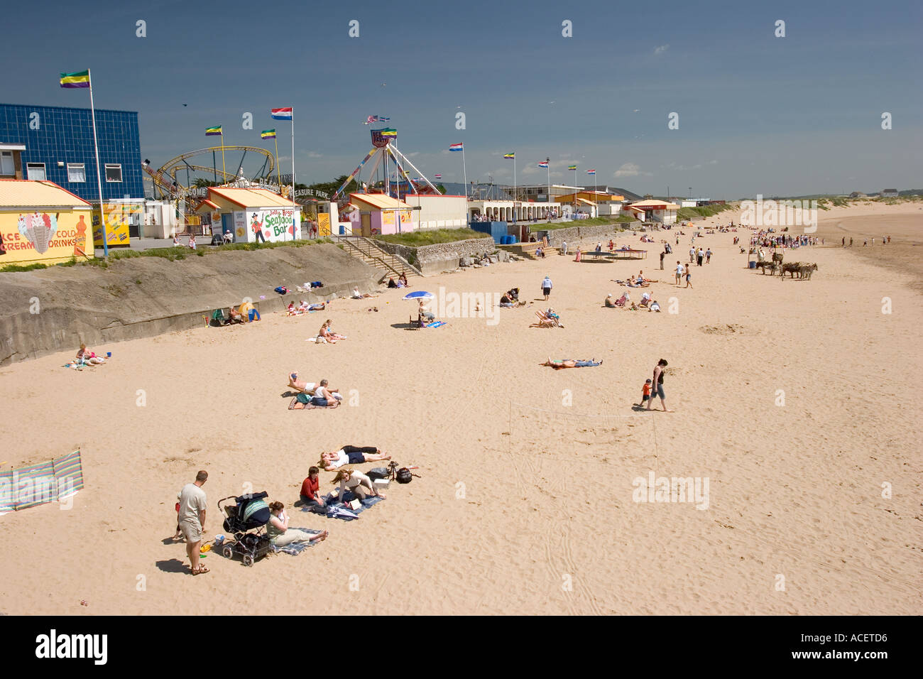 wales-glamorgan-porthcawl-sandy-bay-beach-and-coney-beach-funfair-stock