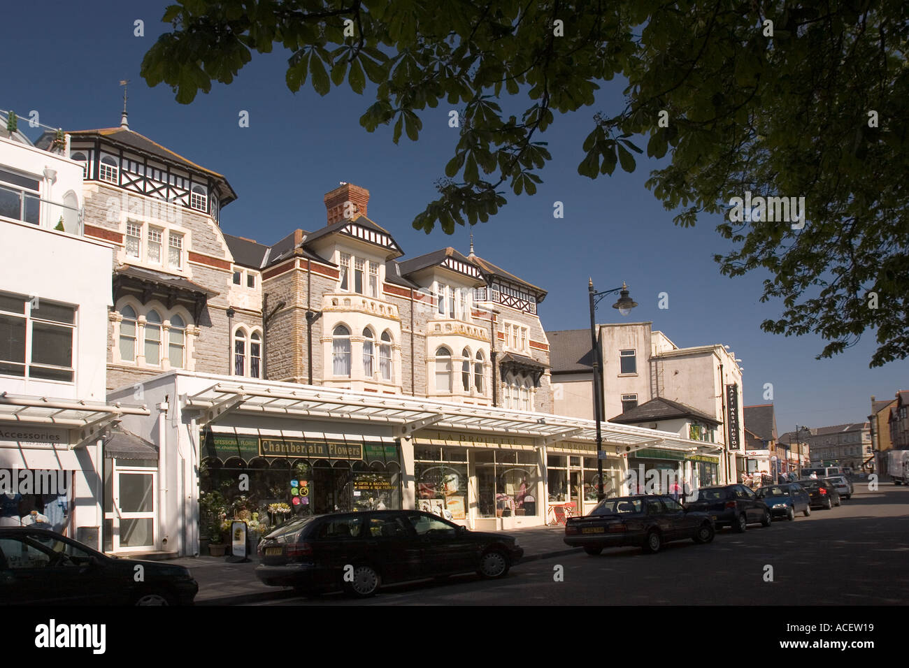 UK Wales Glamorgan Penarth centre Stanwell Road shops and Washington Gallery building Stock Photo