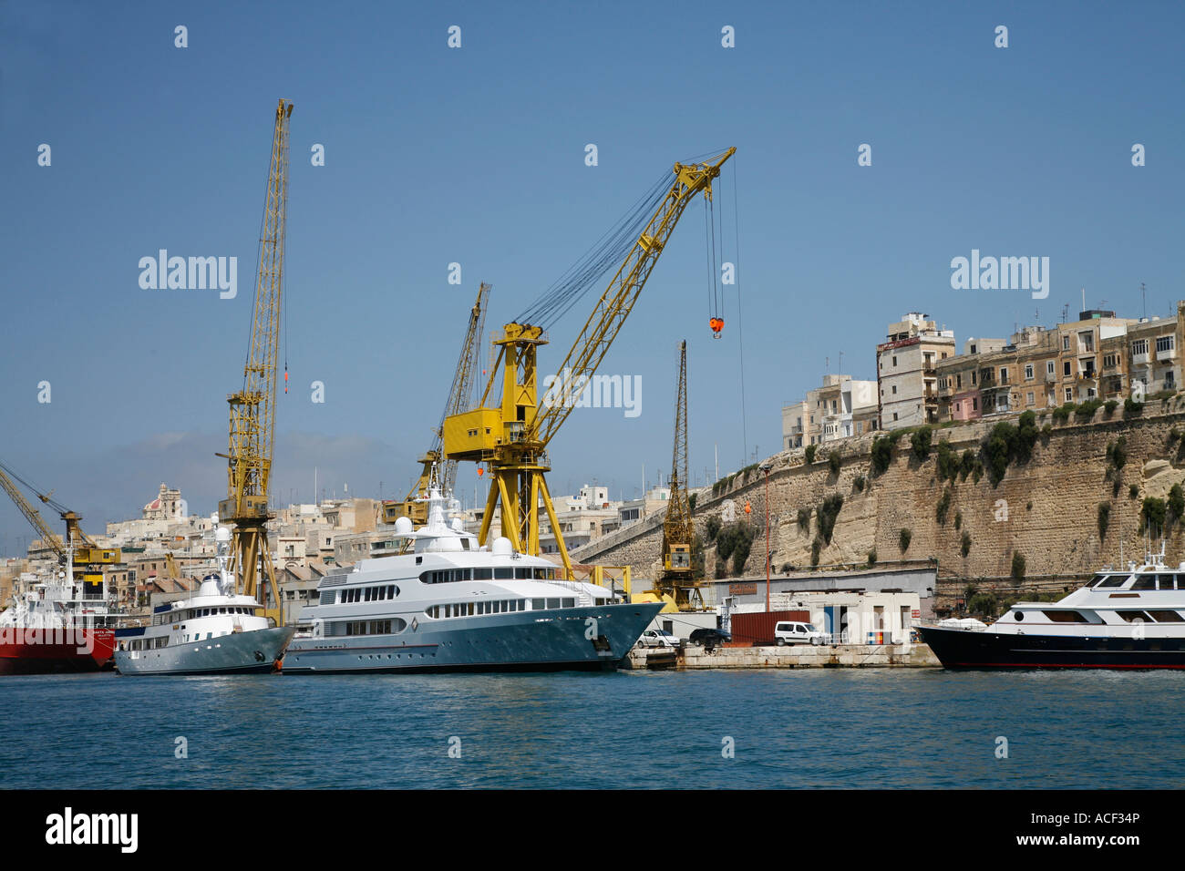 Grand shipbuilding hi res stock photography and images Alamy