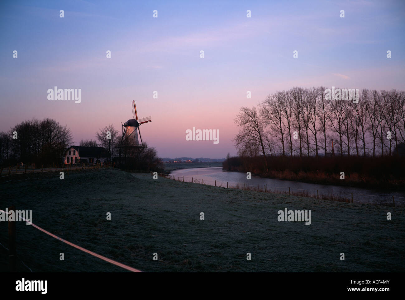 De Vlinder (The Butterfly) - a working windmill on the Appeldijk, River Linge at Deil, The Netherlands, on a frosty morning. Stock Photo