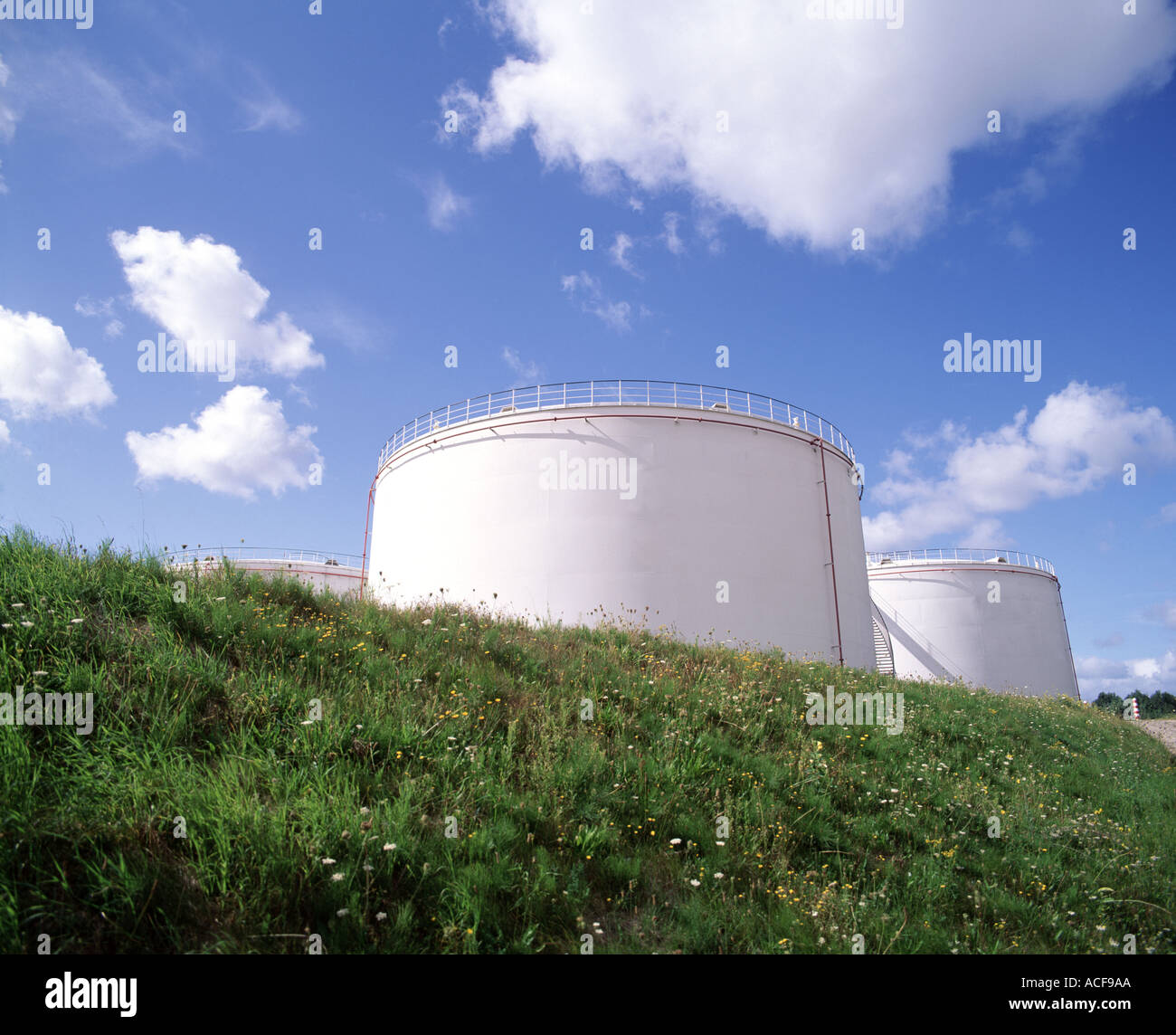 Tank bund hires stock photography and images Alamy