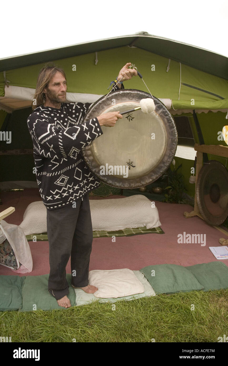 Gong bath hires stock photography and images Alamy