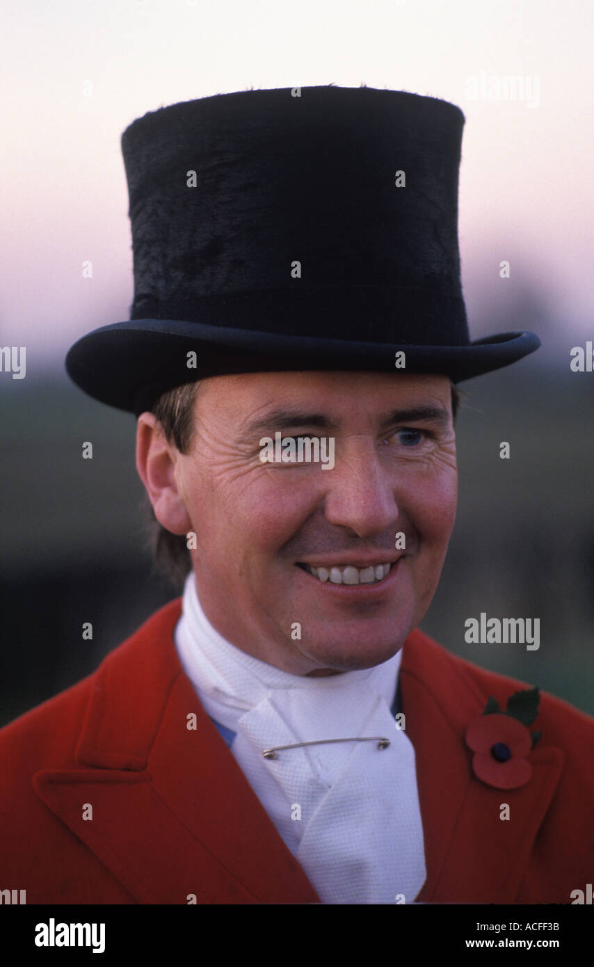 Master of the Foxhounds MFH wearing top hat and red hunting coat. Fox hunting Leicestershire 1980s UK.  HOMER SYKES. Stock Photo