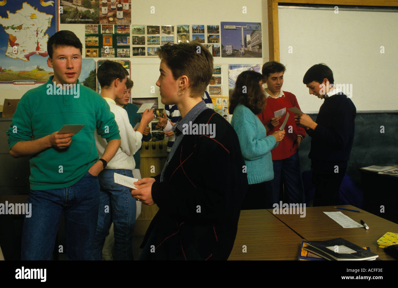 Comprehensive Secondary School 1990s UK. Pupils boys girls preparing for GCSE French exam dressed informally Sheffield Yorkshire 1990. HOMER SYKES Stock Photo