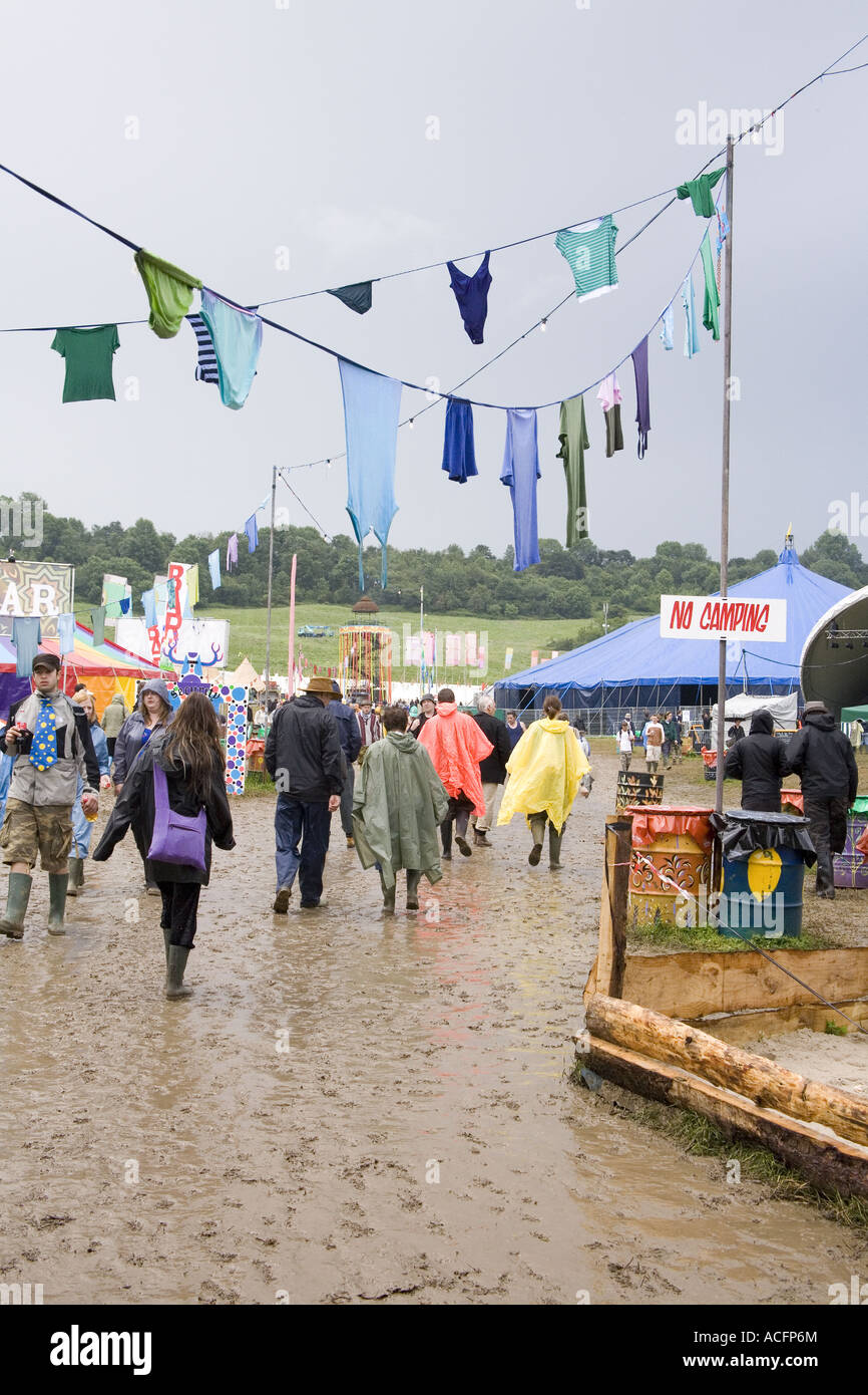 The muddy crowd in the market area at the Glastonbury music festival 2007 Stock Photo