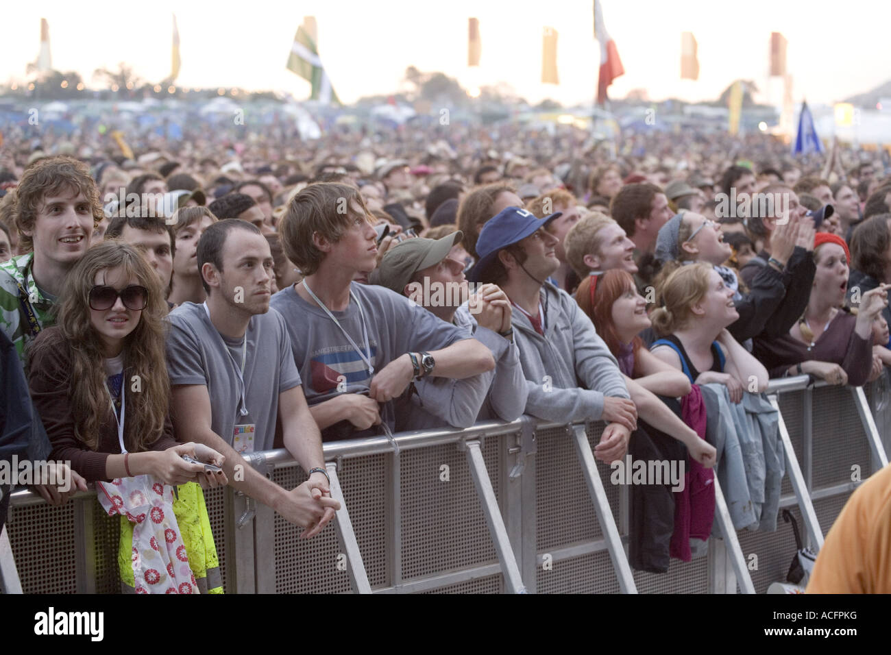 Crowds of punters at the Glastonbury festival 2007 Stock Photo