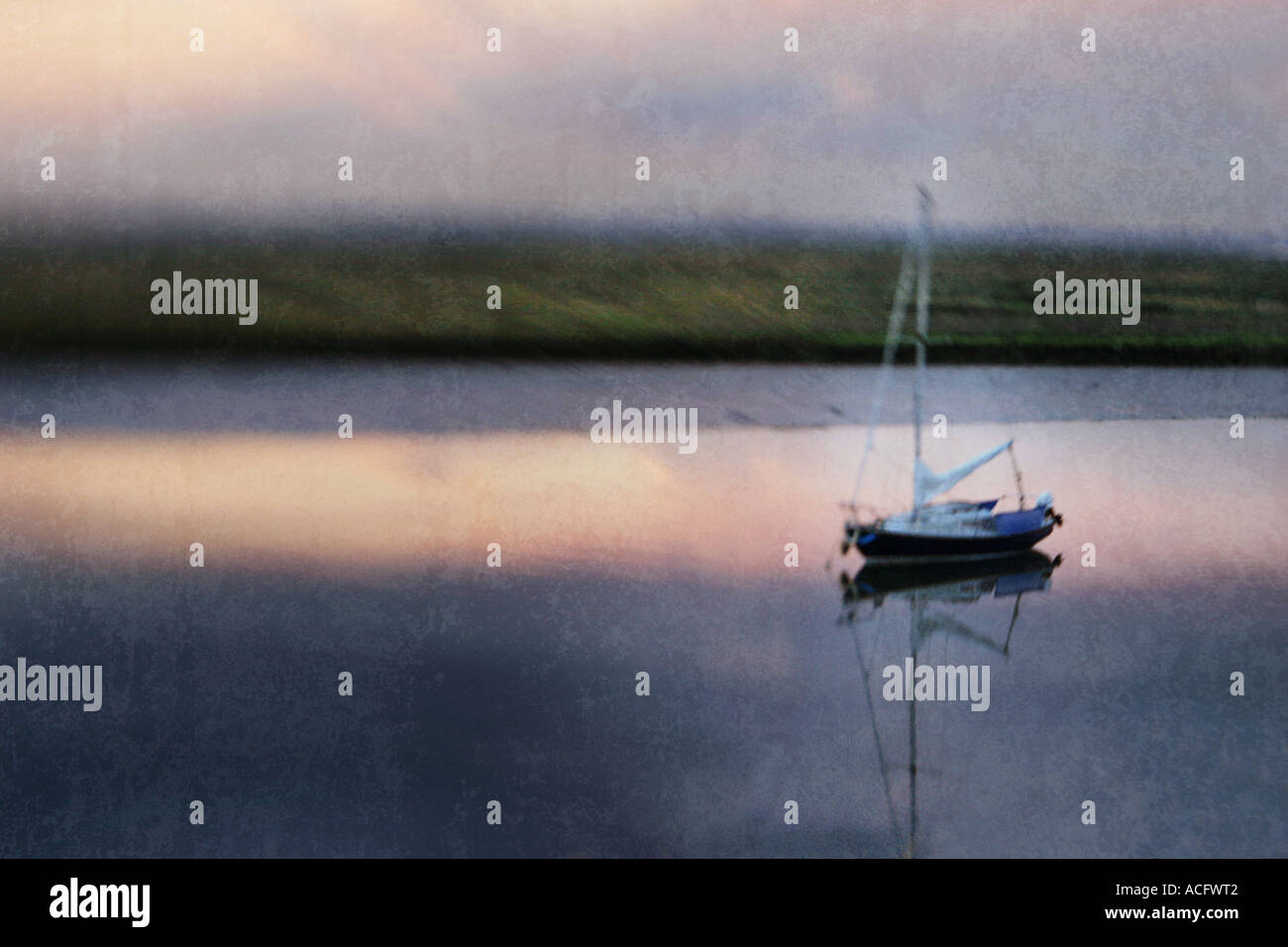 Boat reflection in water hi-res stock photography and images - Alamy