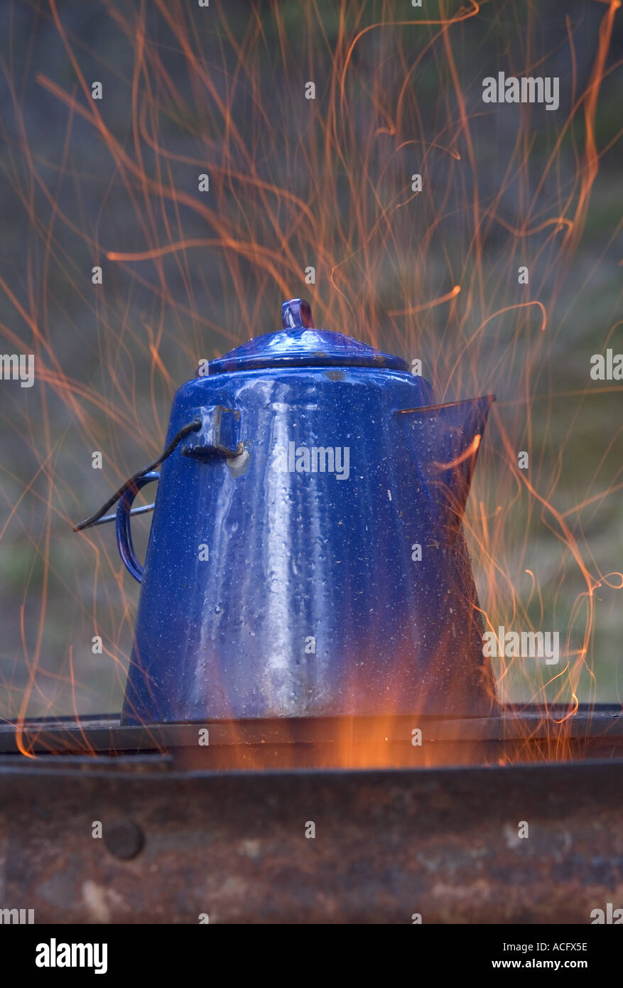 https://c8.alamy.com/comp/ACFX5E/kettle-overtop-of-campfire-ACFX5E.jpg