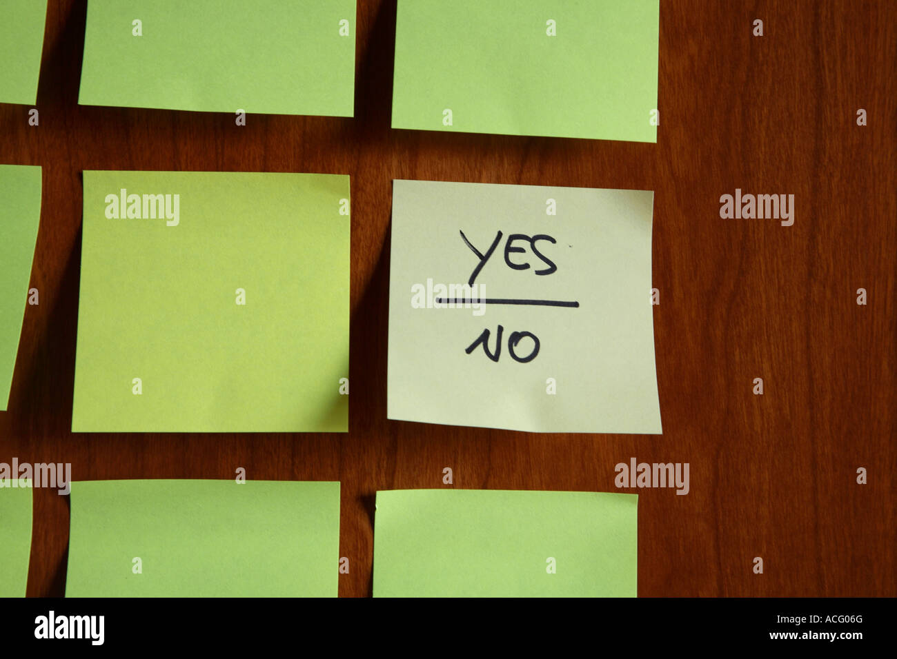 Yes and no messages hi-res stock photography and images - Alamy