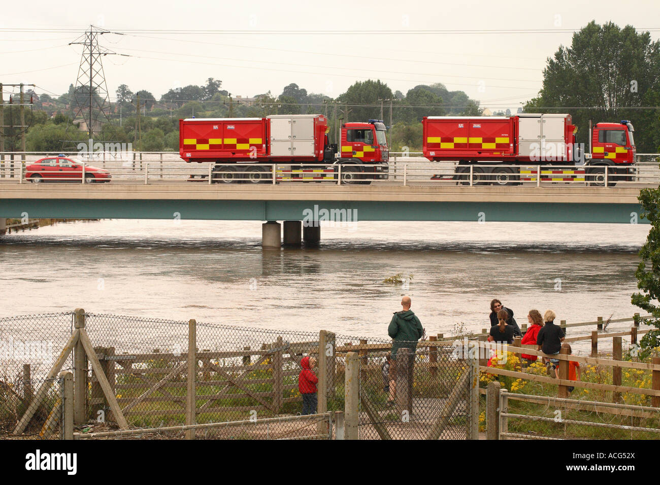 Flooding Gloucester fire brigade pumping vehicles on bridge over swollen River Severn July 2007 Stock Photo