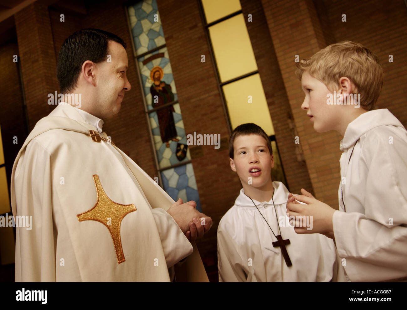 Priest And Altar Boy High Resolution Stock Photography And Images Alamy Priest And Altar Boy High Resolution Stock Photography And Images Alamy