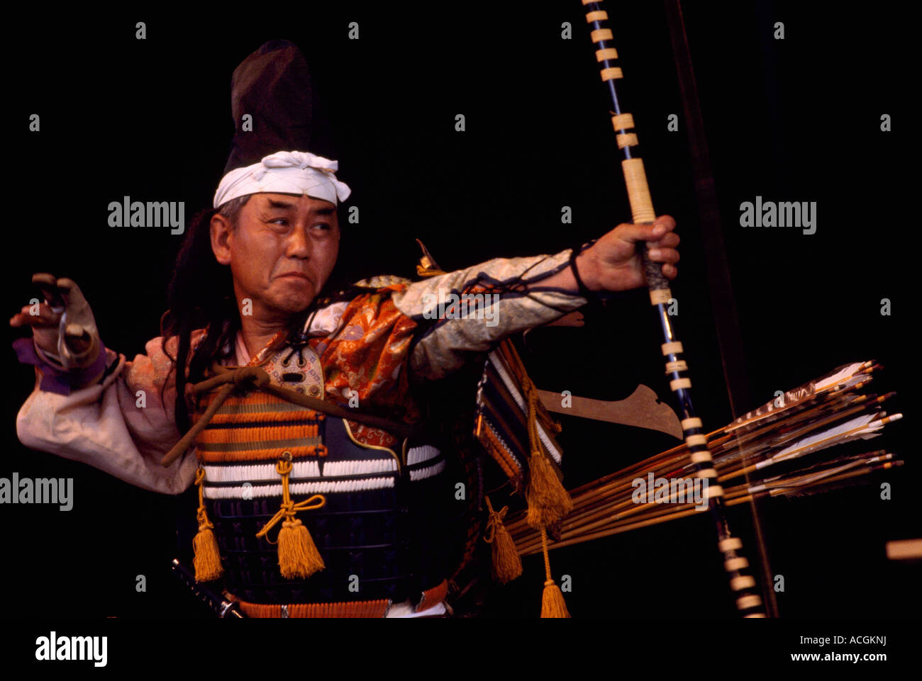 Bow and arrow japan hires stock photography and images Alamy