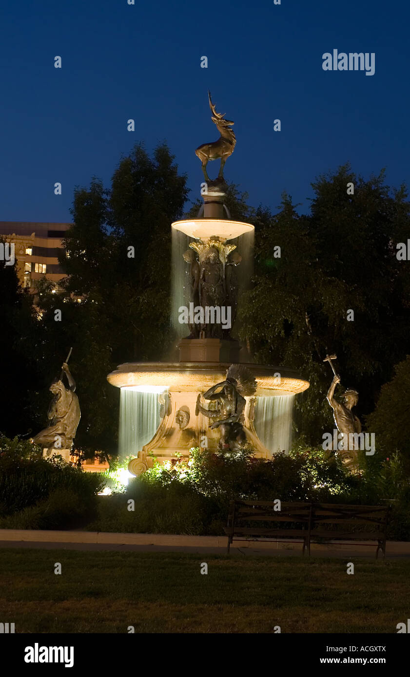 Fountain at night Stock Photo - Alamy
