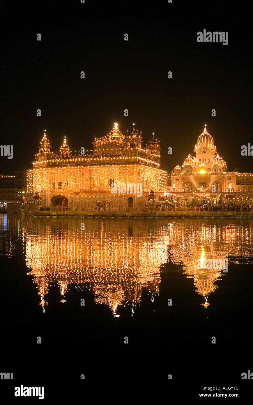 NIGHT VIEW OF GOLDEN TEMPLE AMRITSAR Stock Photo - Alamy NIGHT VIEW OF GOLDEN TEMPLE AMRITSAR Stock Photo - Alamy