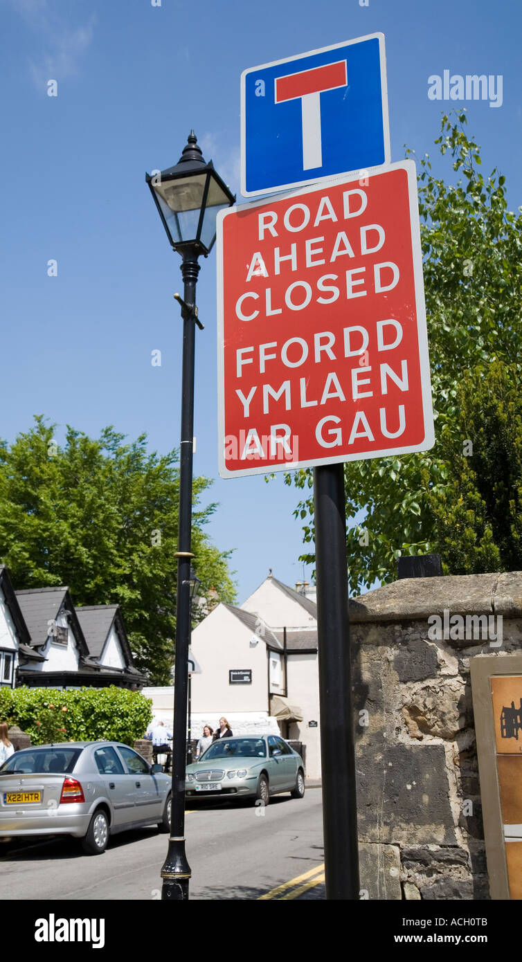 Road ahead closed bilingual Welsh English sign Llandaff Wales UK Stock Photo
