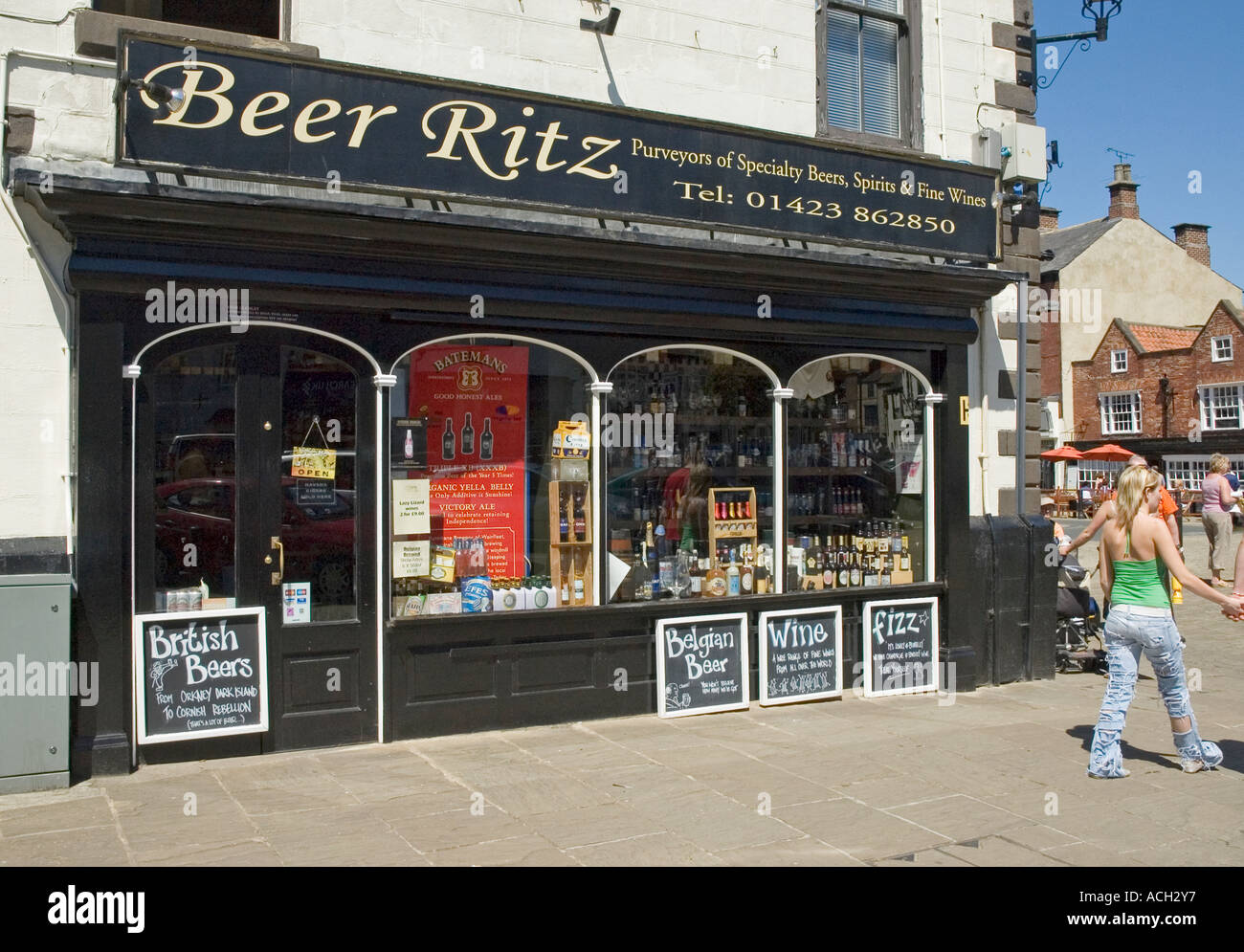 Beer Ritz shop selling wines and beers in Knaresborough North Yorkshire Stock Photo