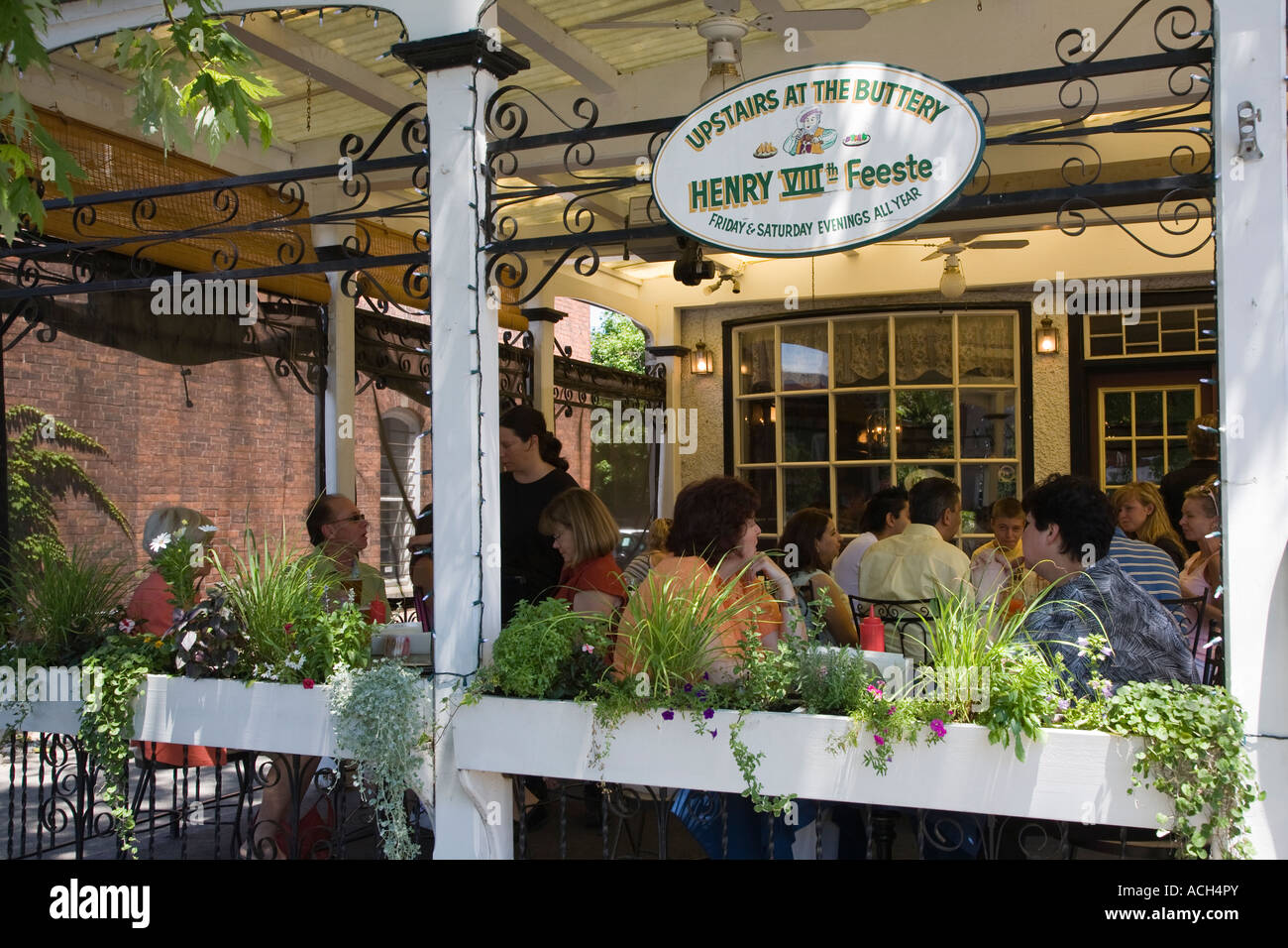 Outdoor dining in Niagara on the Lake Ontario Canada Stock Photo Alamy