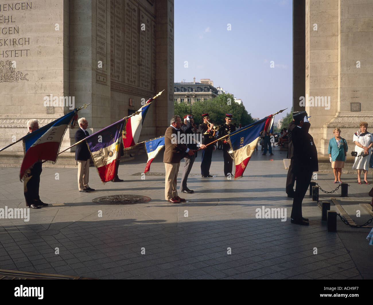 Arc de triomphe side view hi-res stock photography and images - Alamy