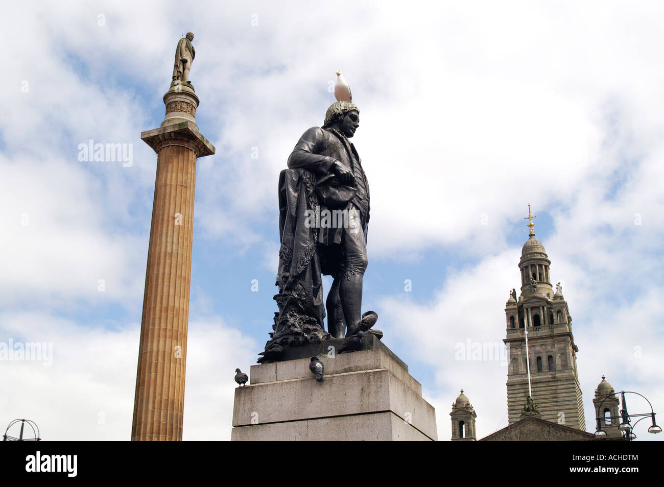 City Chambers, Walter Scott Column and Burns Statue, George Square, Glasgow Stock Photo