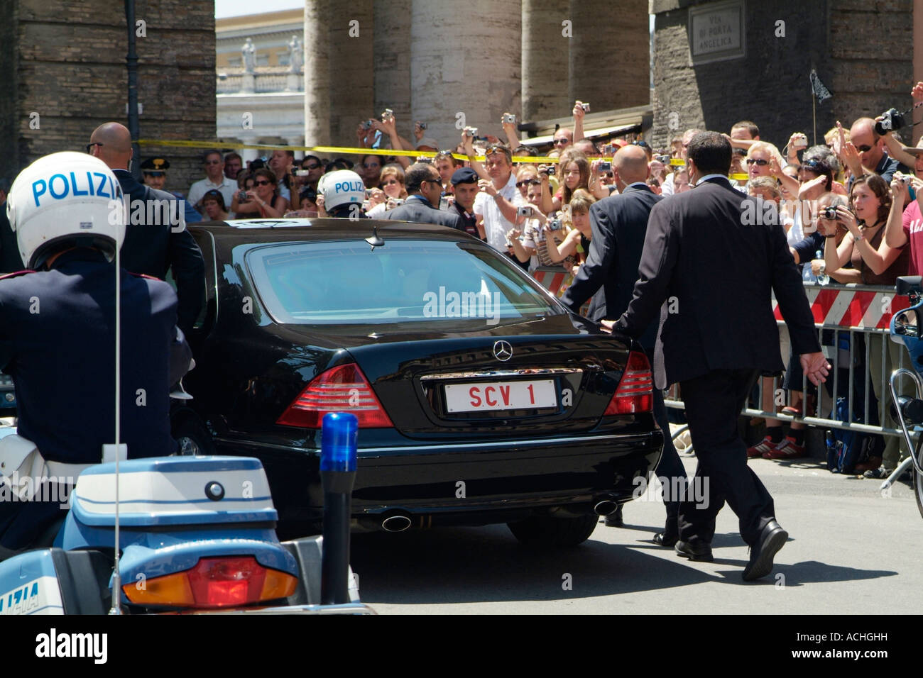 Pope's car going into the Vatican in George W. Bush visit to the Vatican in June 2007 Stock Photo