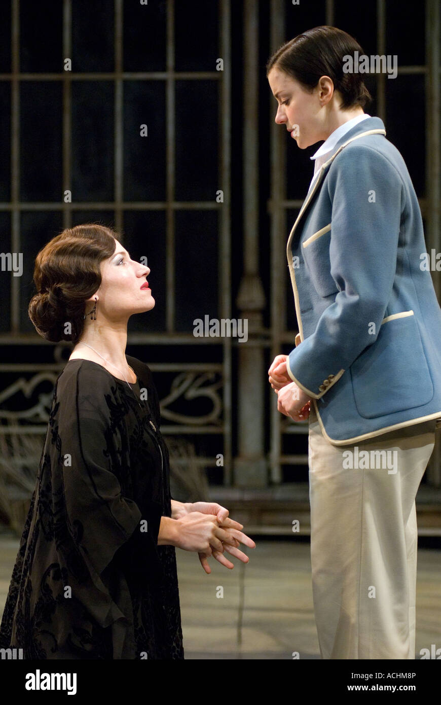 Kate Fleetwood playing Olivia left and Laura Rees as Viola in Twelfth Night, Chichester Festival Theatre, Sussex, UK. July 2007. Stock Photo