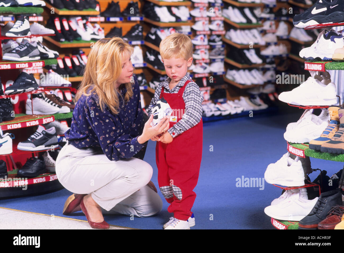 pueblo mall shoe stores