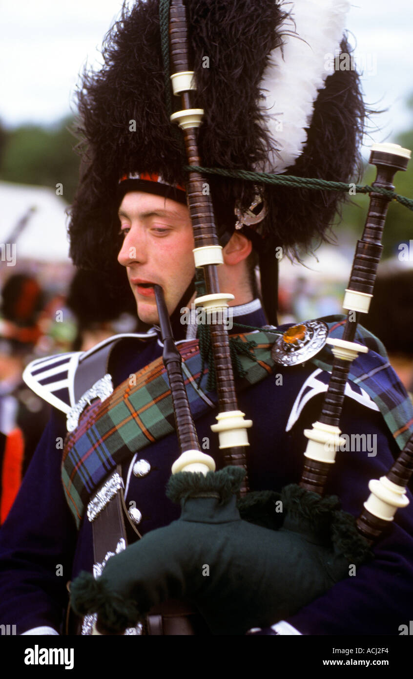 Scottish Highland Piper Hi-res Stock Photography And Images - Alamy