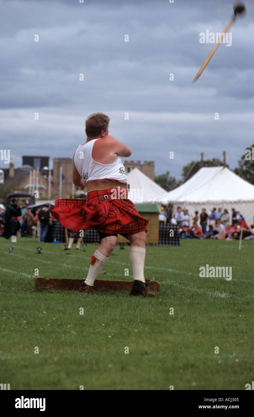 Throwing the light hammer at Aboyne highland games Stock Photo Alamy